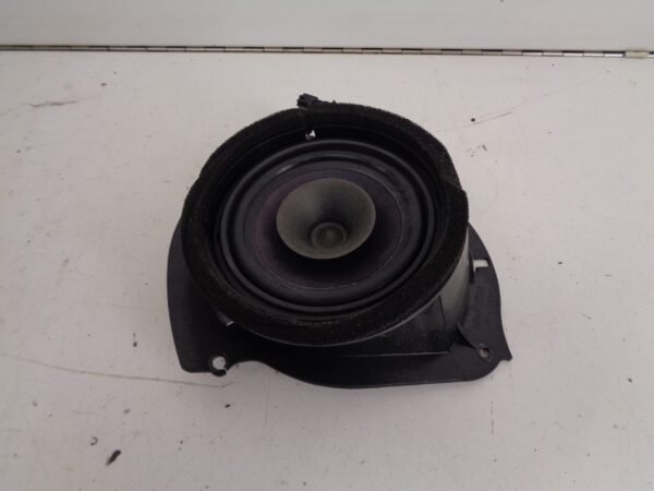 C-KLASSE W202 SPEAKER RECHTSACHTER A2028208402