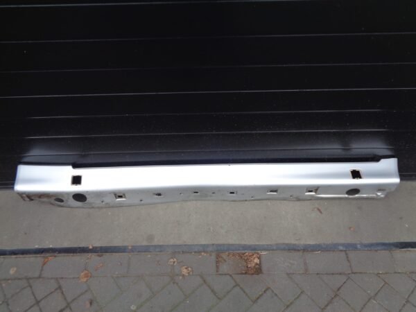 C-KLASSE W202 SIDESKIRT LINKS A2026908125 9744
