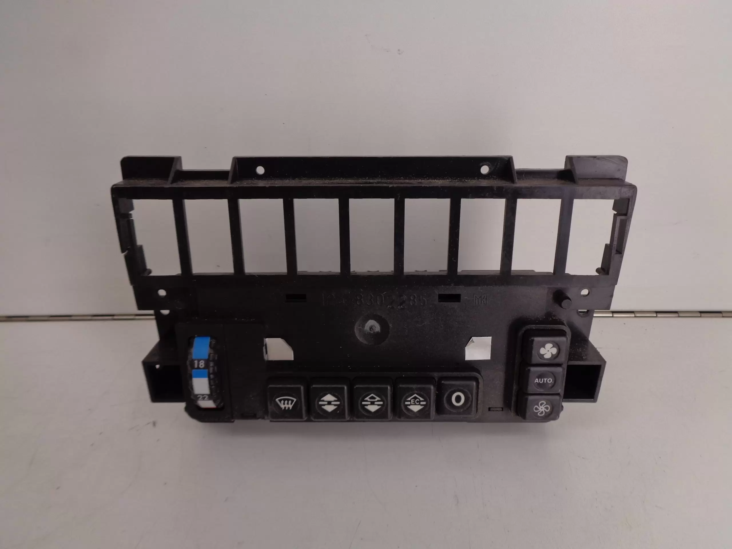 W124 E-KLASSE CLIMA KACHEL PANEEL A1248302285