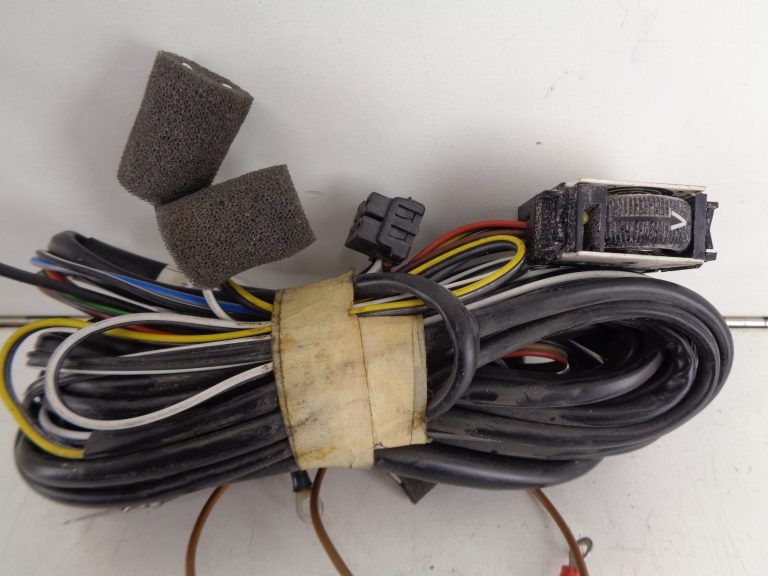 W124 SCHAKELAAR MET KABEL 4 WEG SPEAKERSYSTEEM A1248209115 A1248202010