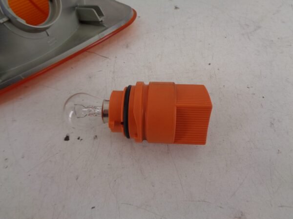 A63182260182 MB100 FITTING KNIPPERLICHT VOOR NEW OLD STOCK ORIGINEEL MERCEDES-BENZ